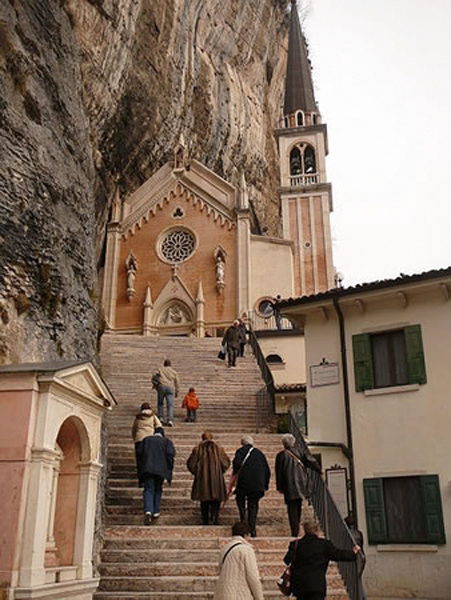 %_tempFileNamesantuario_madonna_della_corona%